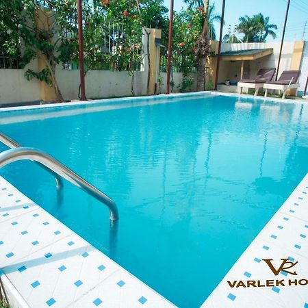 Varlek Hotel Dar es Salaam Zewnętrze zdjęcie