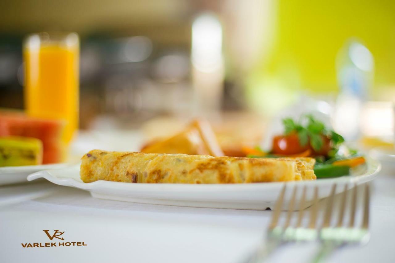 Varlek Hotel Dar es Salaam Zewnętrze zdjęcie